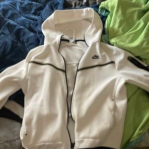 COPY - Selling brand new white Nike tech